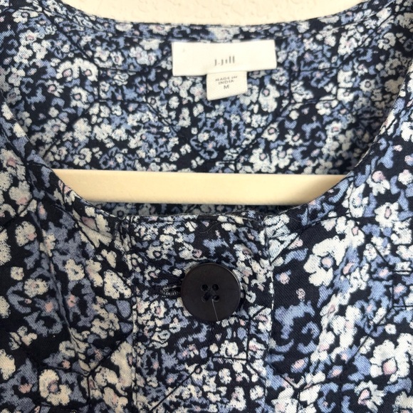 J. Jill Blue Floral Cotton Quilted Button Front Jacket Women’s Medium Cozy Artsy - Picture 4 of 9
